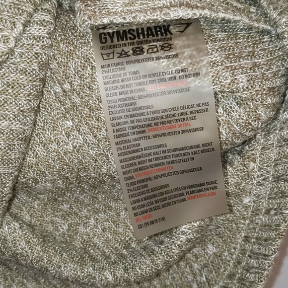 • GymShark Cropped Tank Top • - Picture 4 of 4